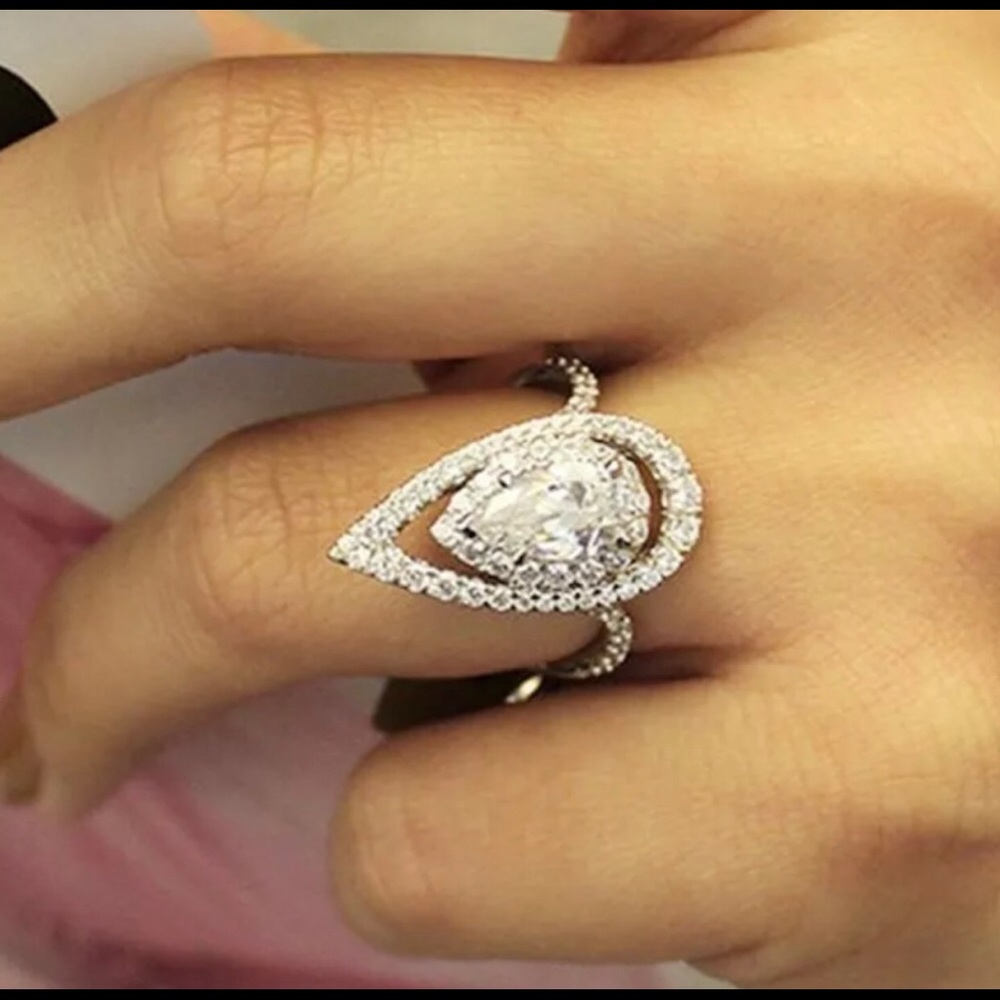 Stunning engagement/ bridal tear drop ring